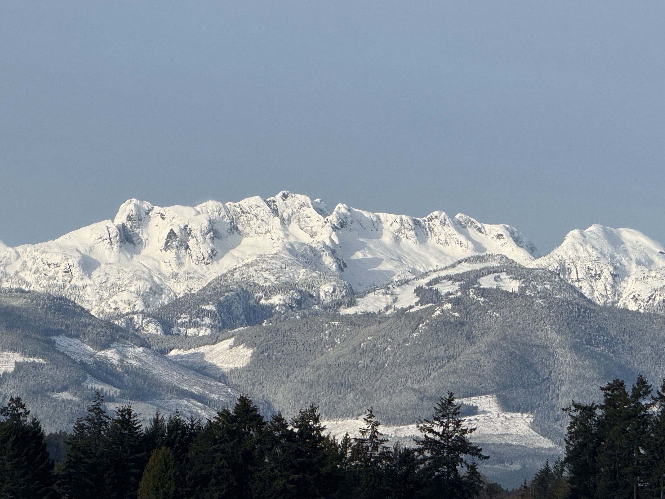 A photo of Mount Arrowsmith as seen from Parksville Bay, BC, Canada